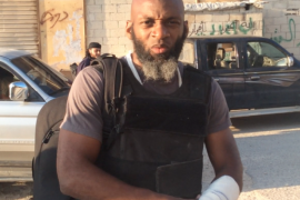 صحفي أمريكي يهاجم “الجولاني”: لديه معتقلات وكنت أسمع صراخ المعذبين
